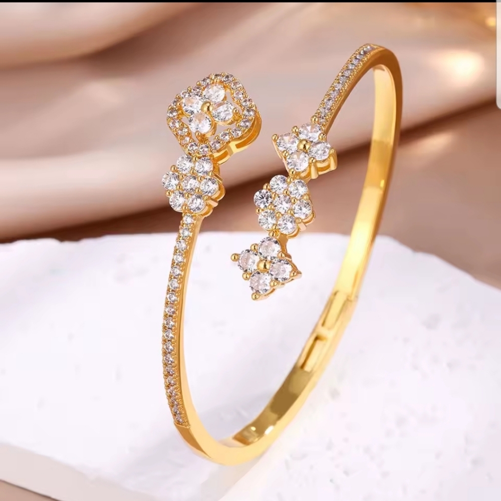 Luxurious Sexy Flower Diamond Zircon Pave Setting Bracelet